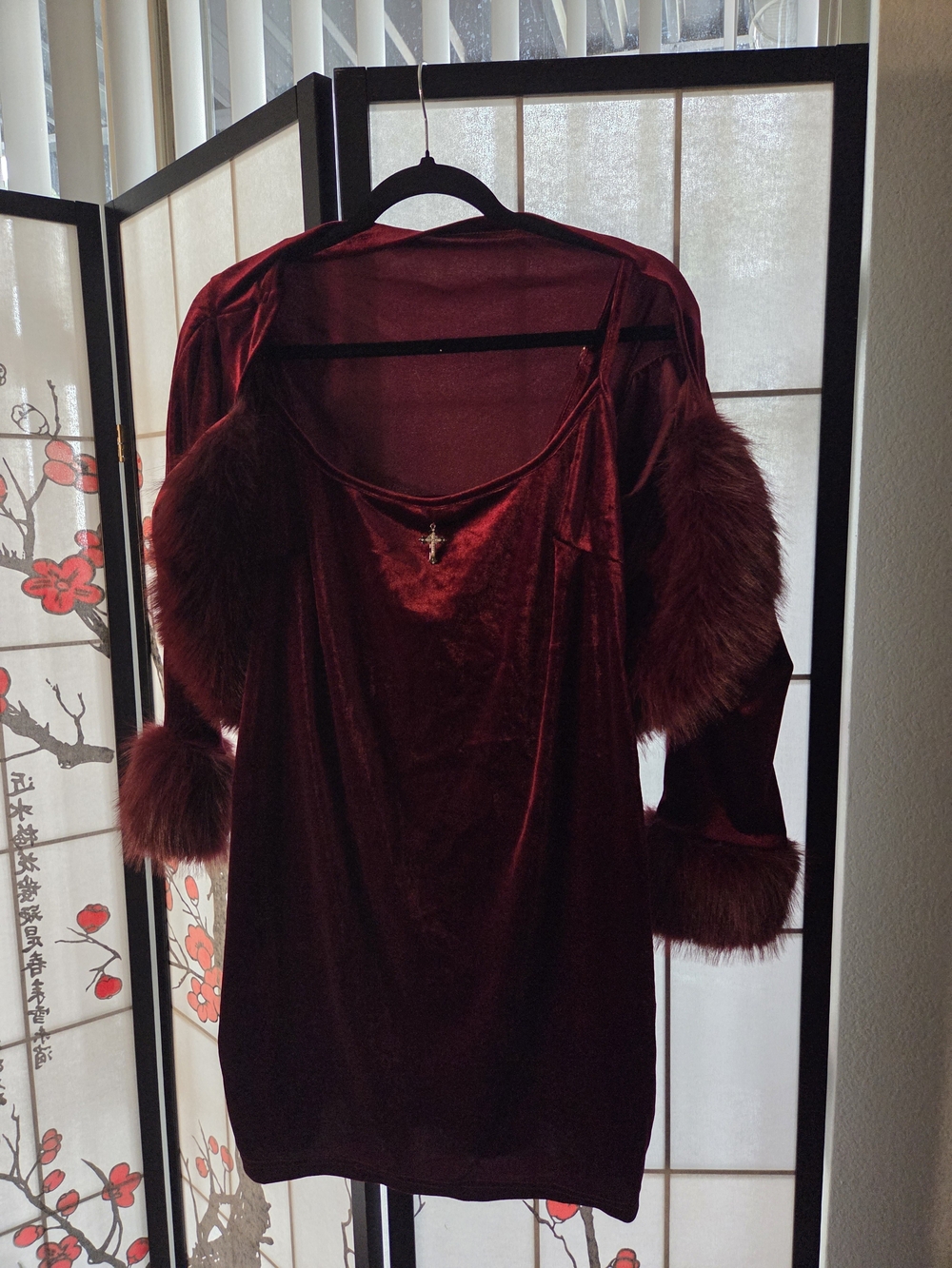 M-L Gothic Velvet Maroon Dress with Faux Fur Trim